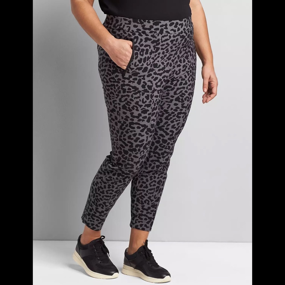 Lane Bryant 🦋 On-the-Go Pull on Ankle Pants Size 20